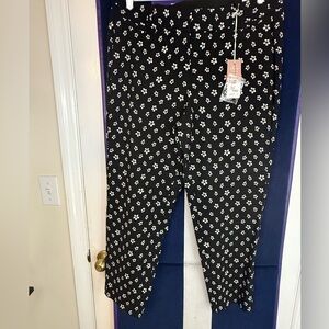 Lane Bryant NWT
Black Capris with White flowers
Size 18R